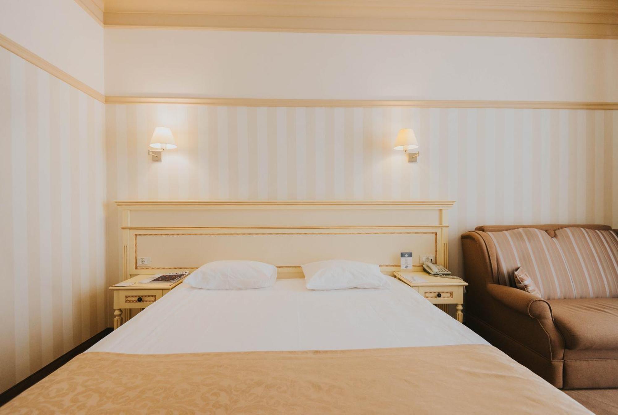 Premier Geneva Hotel โอเดสซา ภายนอก รูปภาพ