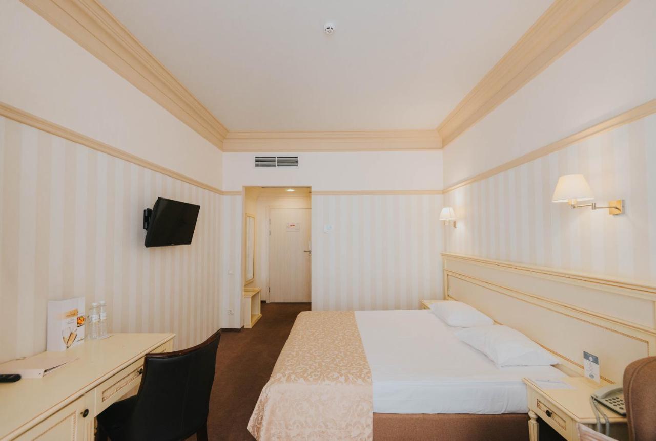 Premier Geneva Hotel โอเดสซา ภายนอก รูปภาพ